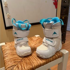 Burton Mini Grom kids snowboarding boots